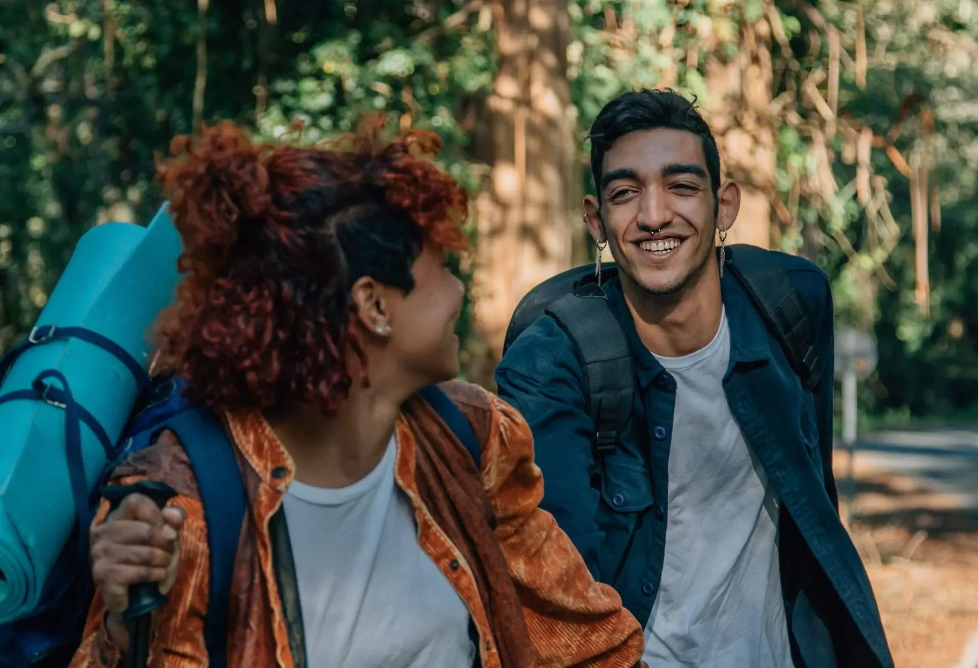 PEOPLE_PERSON_FRIENDS_COUPLE_CAMPING_CAMP_OUTDOORS_ACTIVITY