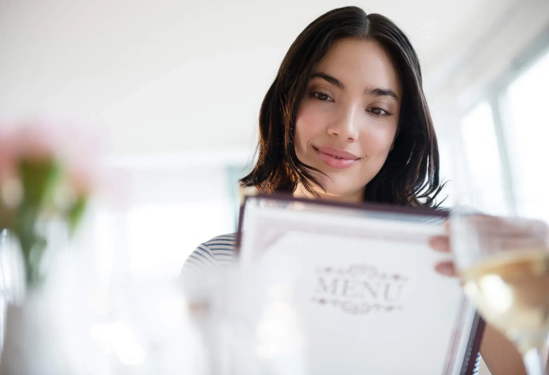 THEME_PEOPLE_WOMAN_RESTAURANT_MENU