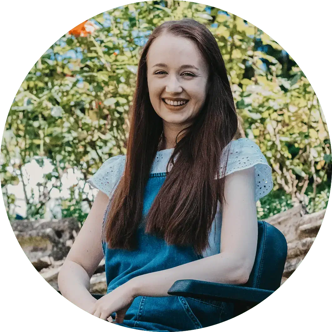 Picture of Pippa Stacey in her wheelchair. Credit eleanor martin photography