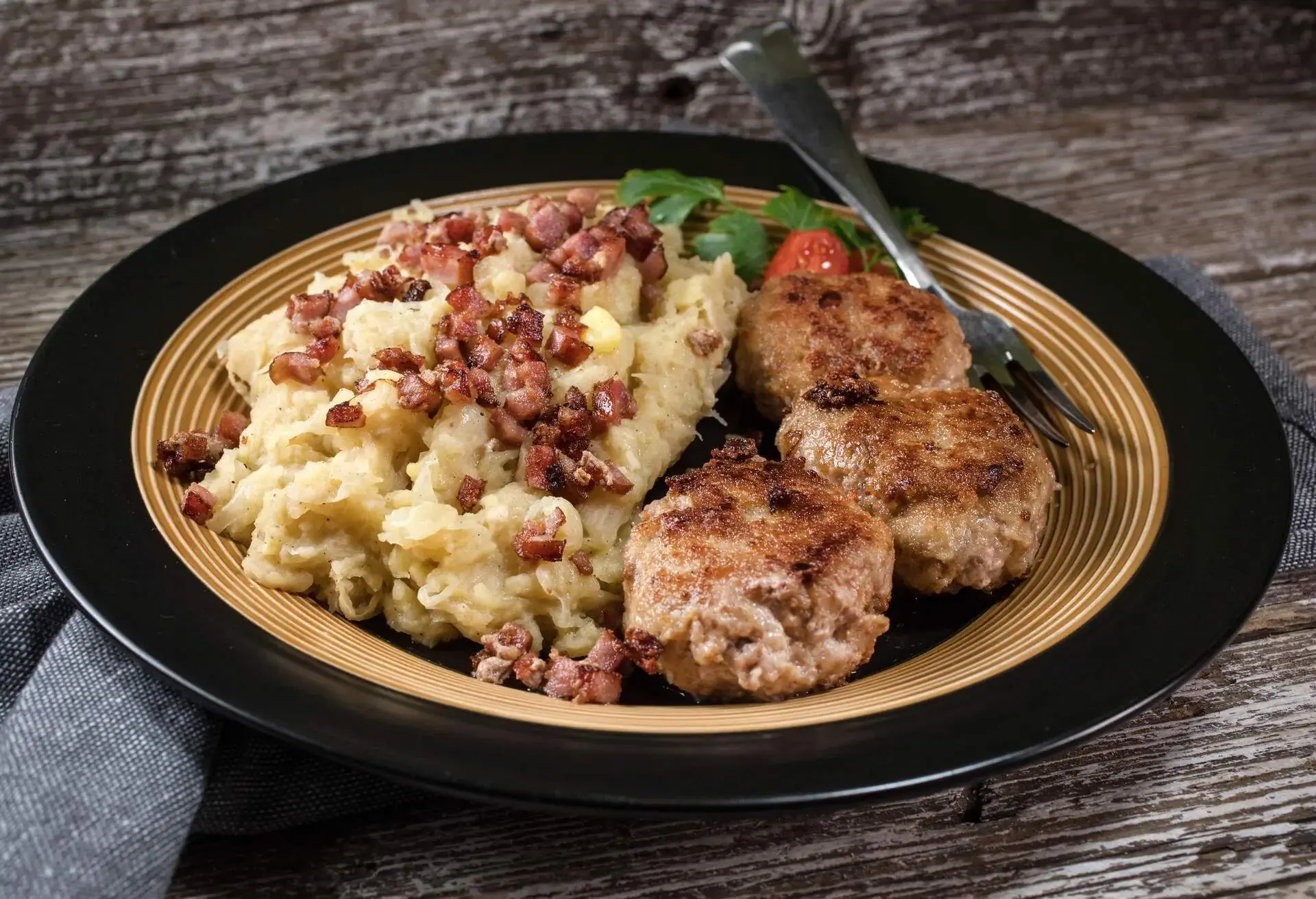 POLISH_KOTLETY_MIELONY_MEATBALLS_SAUERKRAUT