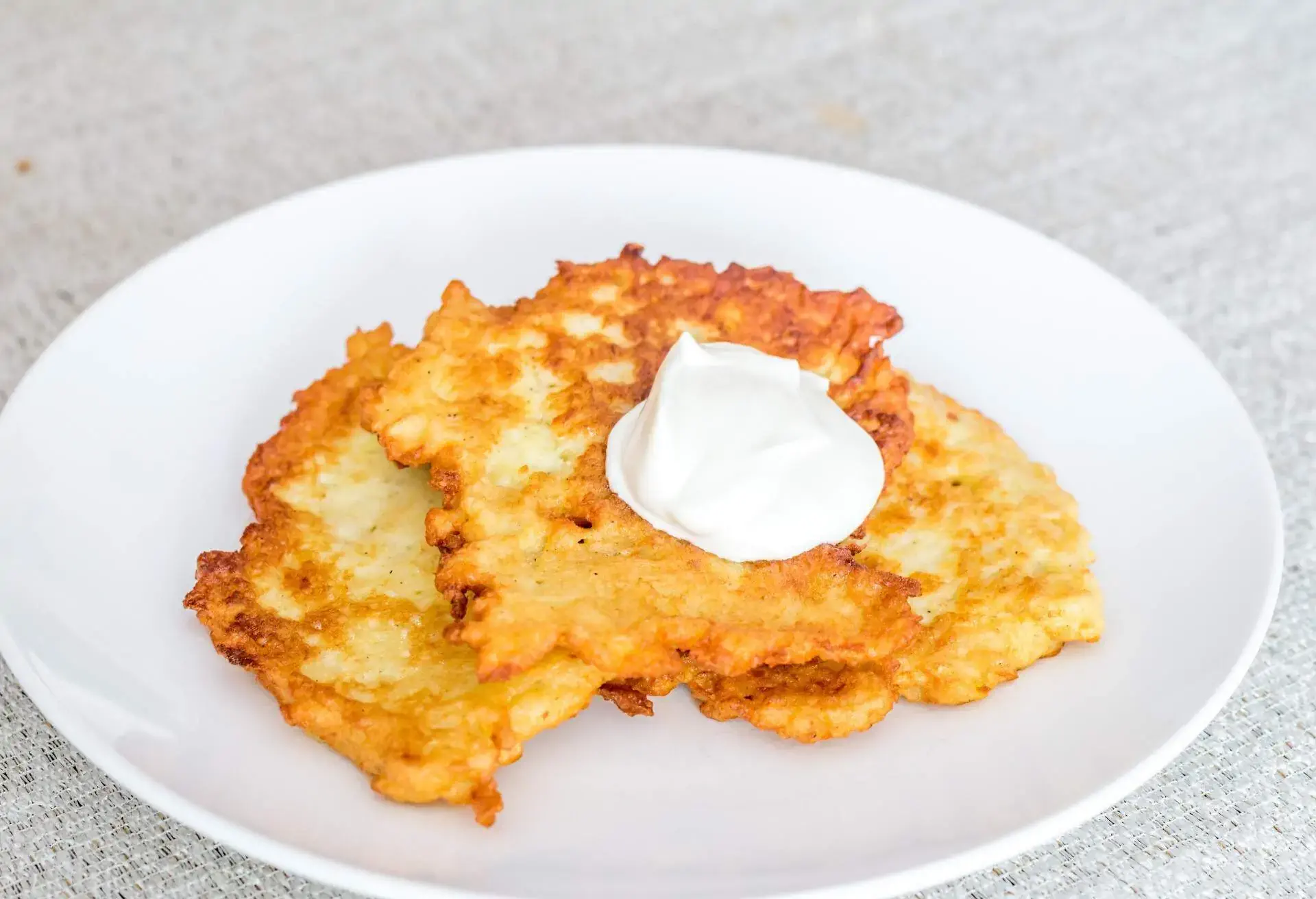 FOOD_POLISH_POTATO_PANCAKES_PLACKI_CIEMNIACZANE