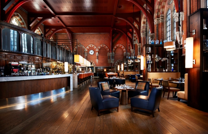 Baren inde i the St. Pancras Renaissance Hotel, et af de bedste luksushoteller i London