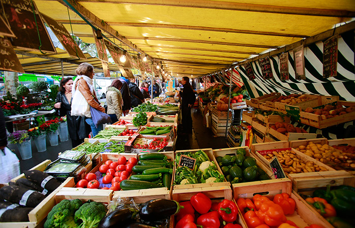 Gør en god handel på Le Marche de Belleville madmarkedet i Paris