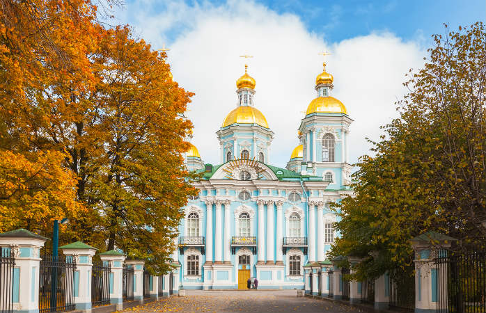 Besøg smukke Sankt Petersborg i stedet for Moskva