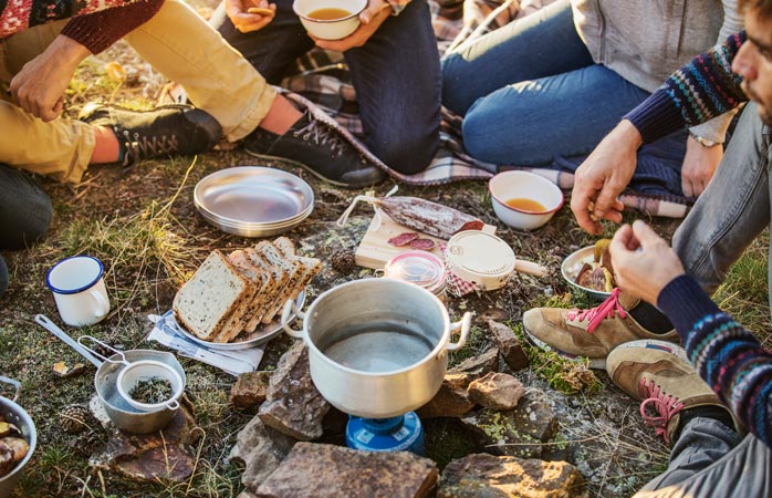  Enkel mad og gode venner - så har du et festmåltid på campingturen 