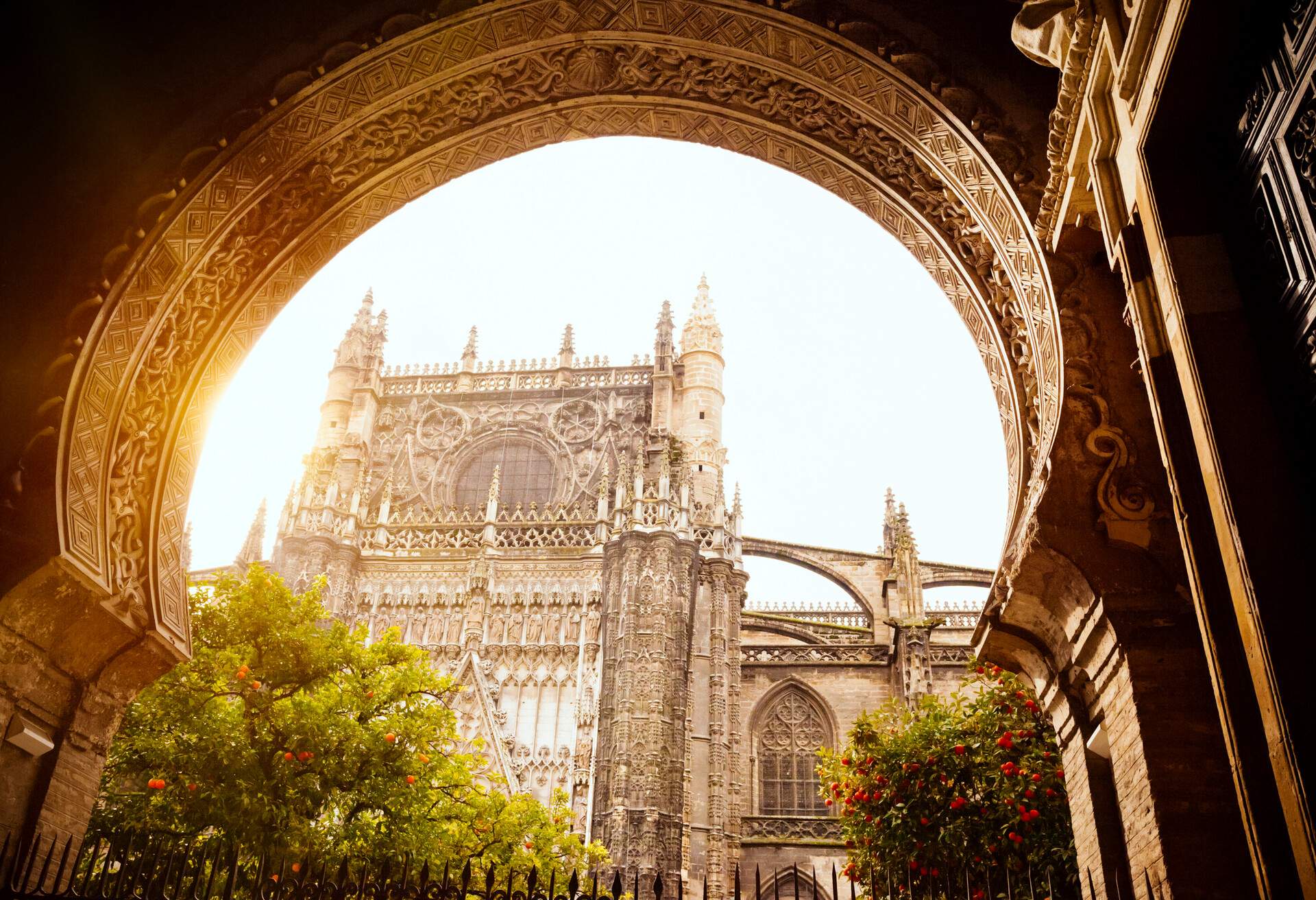 DEST_SPAIN_SEVILLE_PATIO-DE-NARANJAS-ENTRANCE_GettyImages-170640687