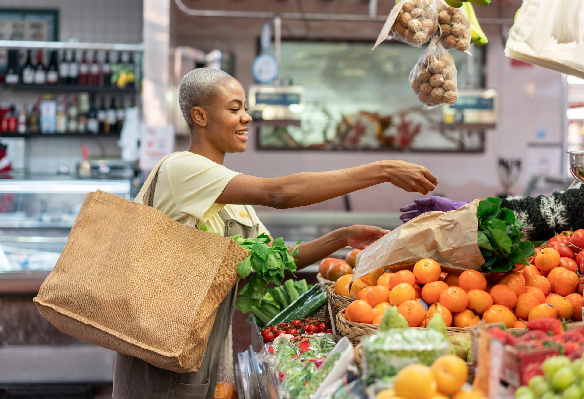 THEME_PEOPLE_FOOD-HALL_COVERED-MARKET_GettyImages-1217813819