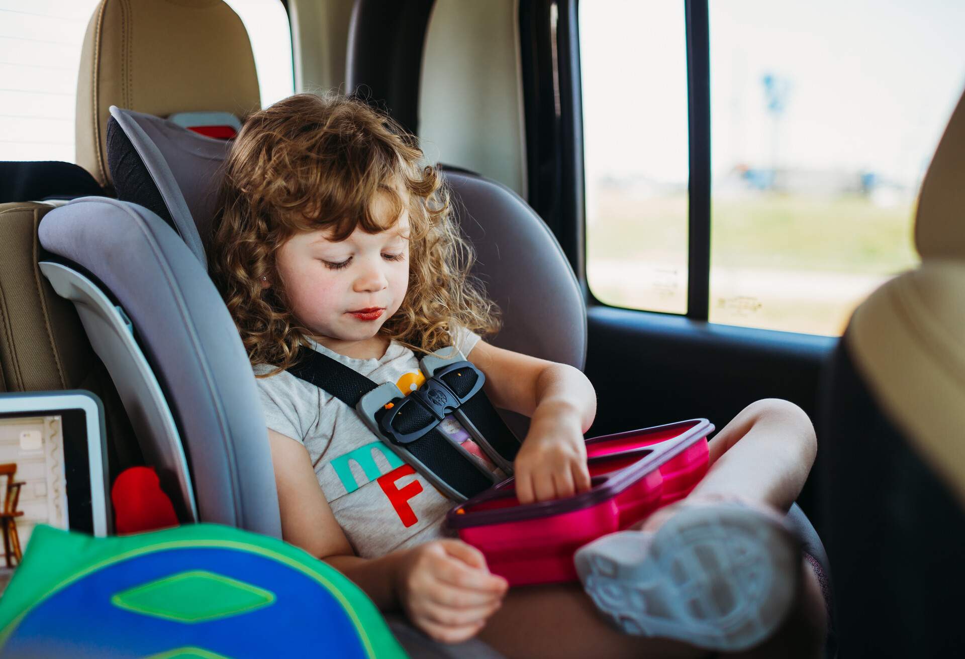 THEME_CAR_CHILD_SEAT_PACKED_LUNCH_ROADTRIP_GettyImages-1184834587