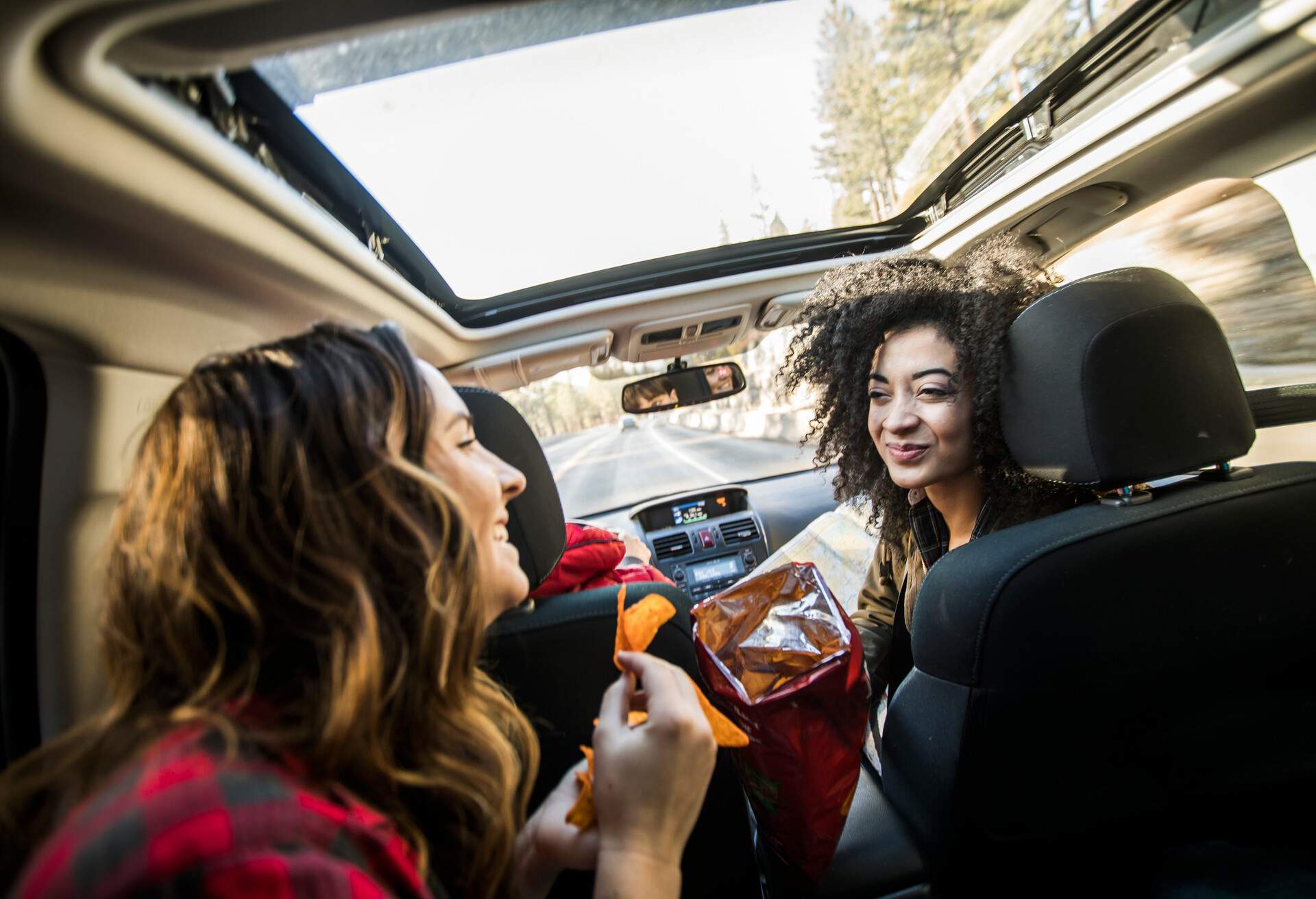 THEME_CAR_ROADTRIP_PEOPLE_FRIENDS_FOOD_GettyImages-722214949