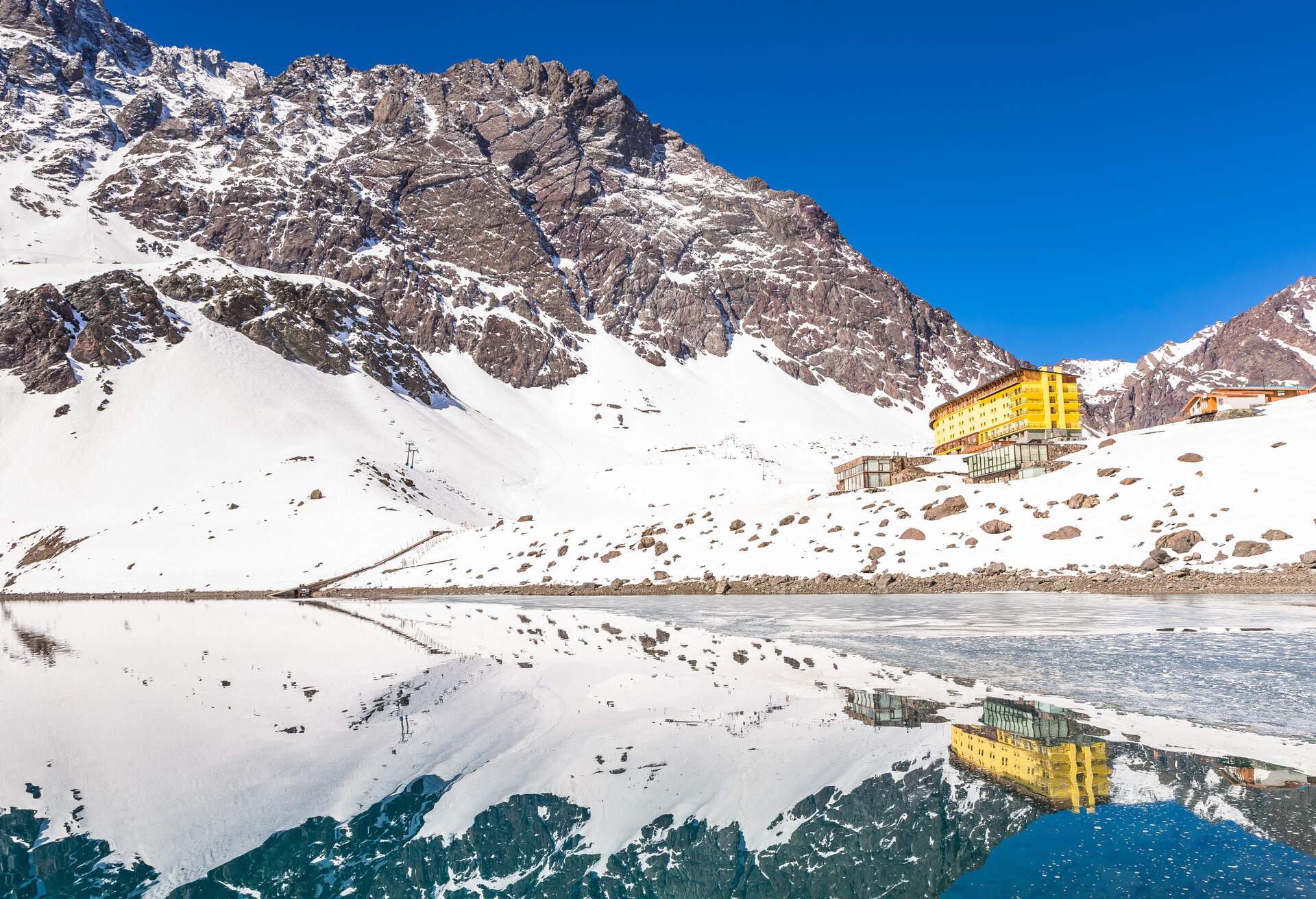 DEST_CHILE_PORTILLO_SKI-RESORT_GettyImages-941233106