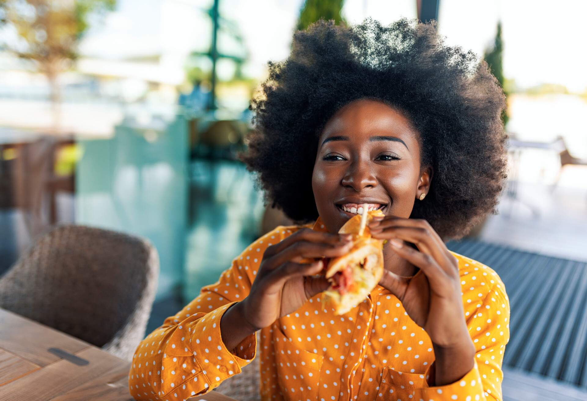 FOOD_PEOPLE_WOMAN_SANDWICH