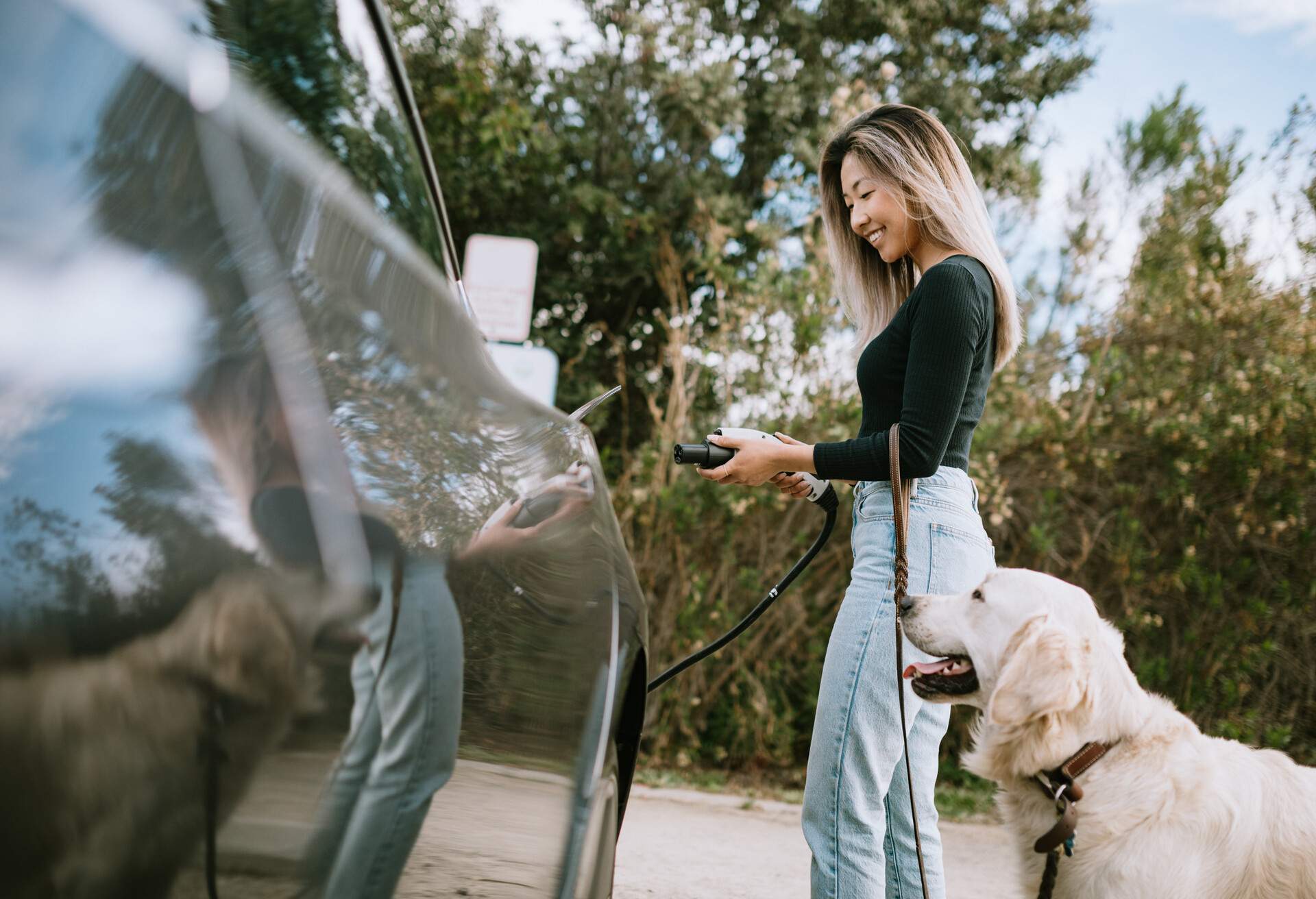 THEME_PEOPLE_ELECTRIC_CAR_PET_DOG_GettyImages-1216278069