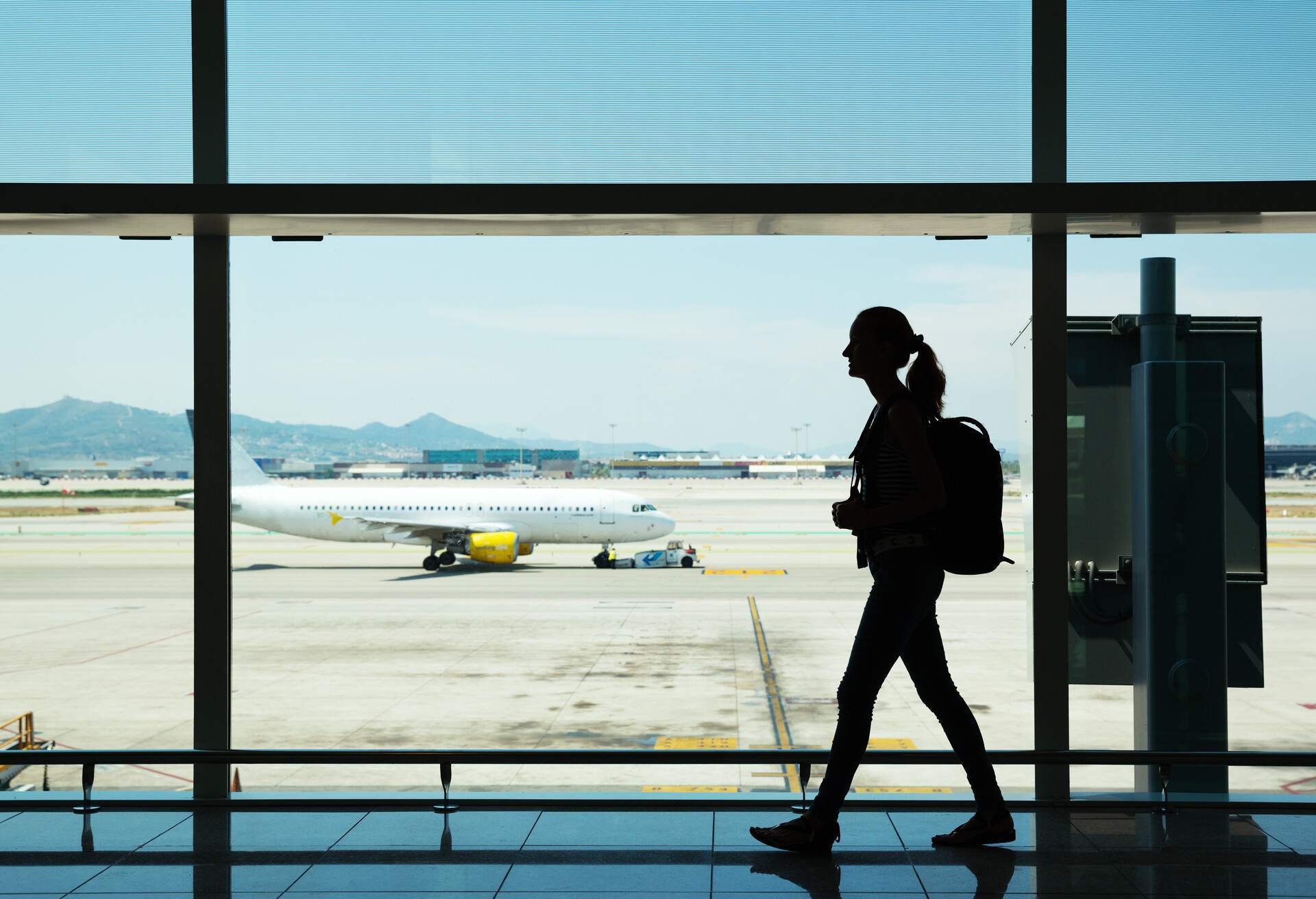 THEME_FLIGHT_PERSON_WOMAN_AIRPORT