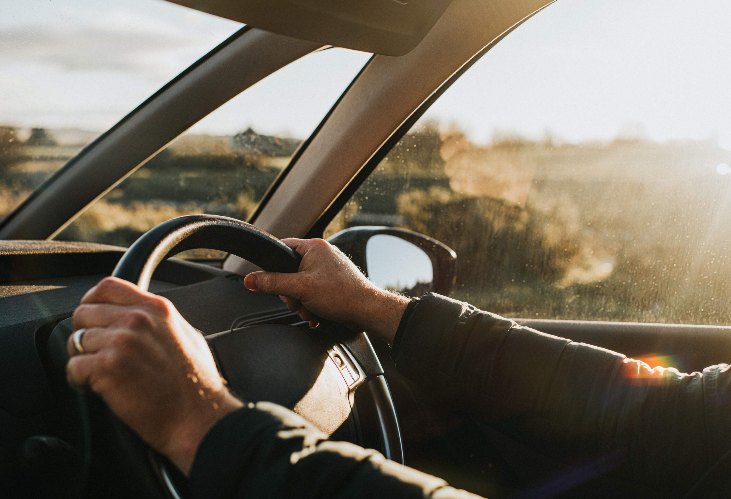 theme_car_person_driving_gettyimages-1294306347