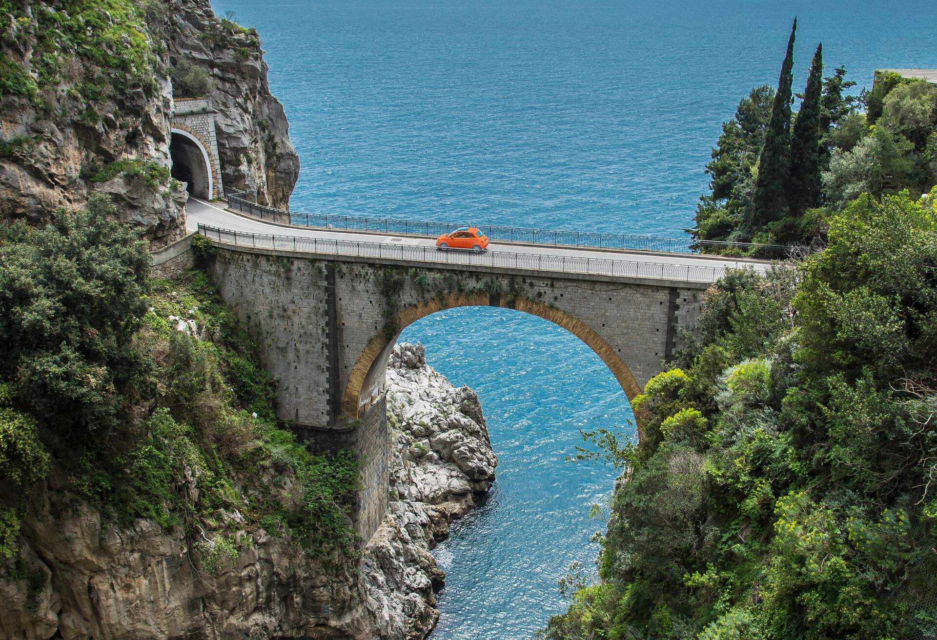 dest_italy_campania_amalfi-coast_theme_car_driving_bridge-gettyimages-170423947