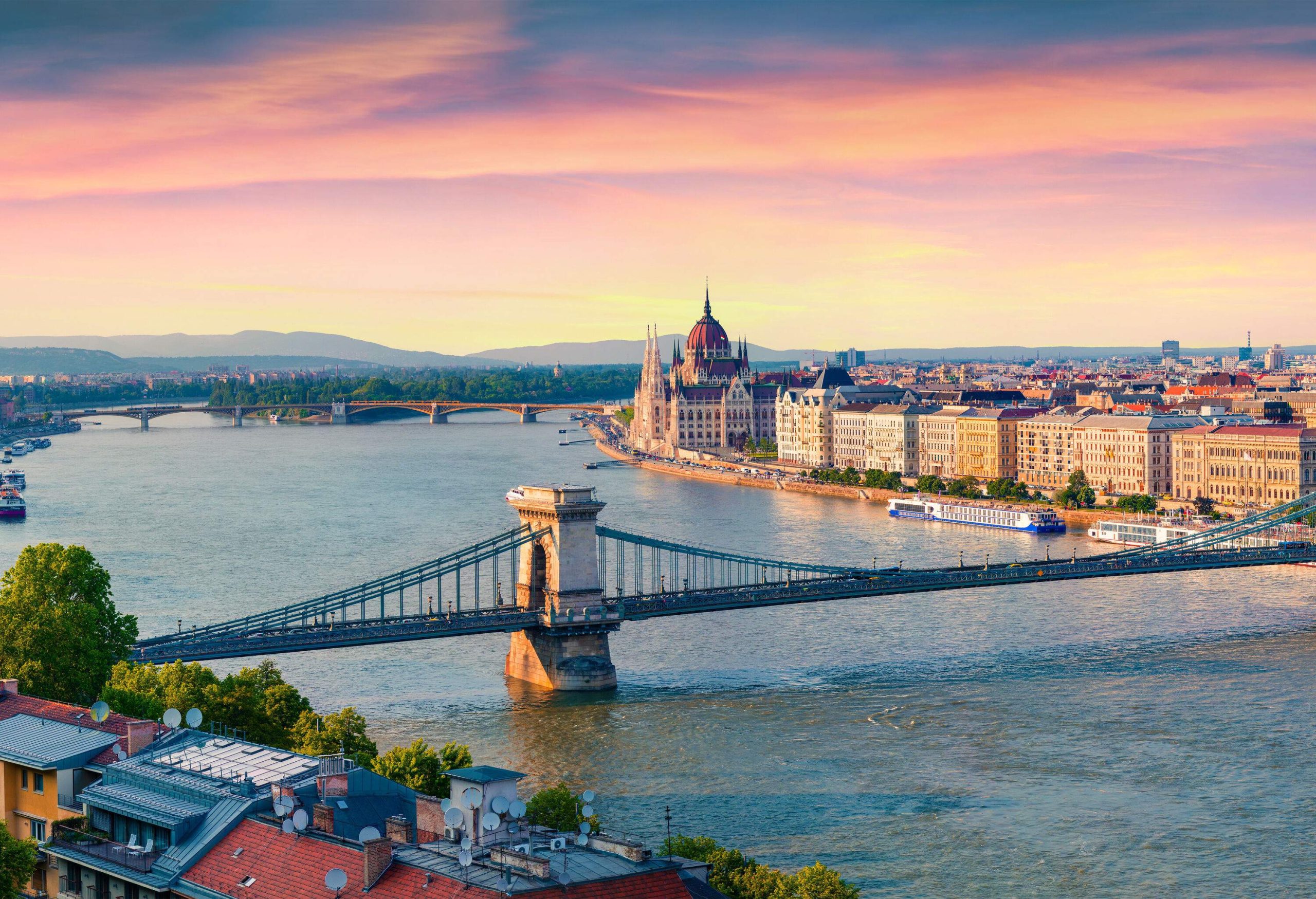 dest_hungary_budapest_shutterstock-premier-428805484