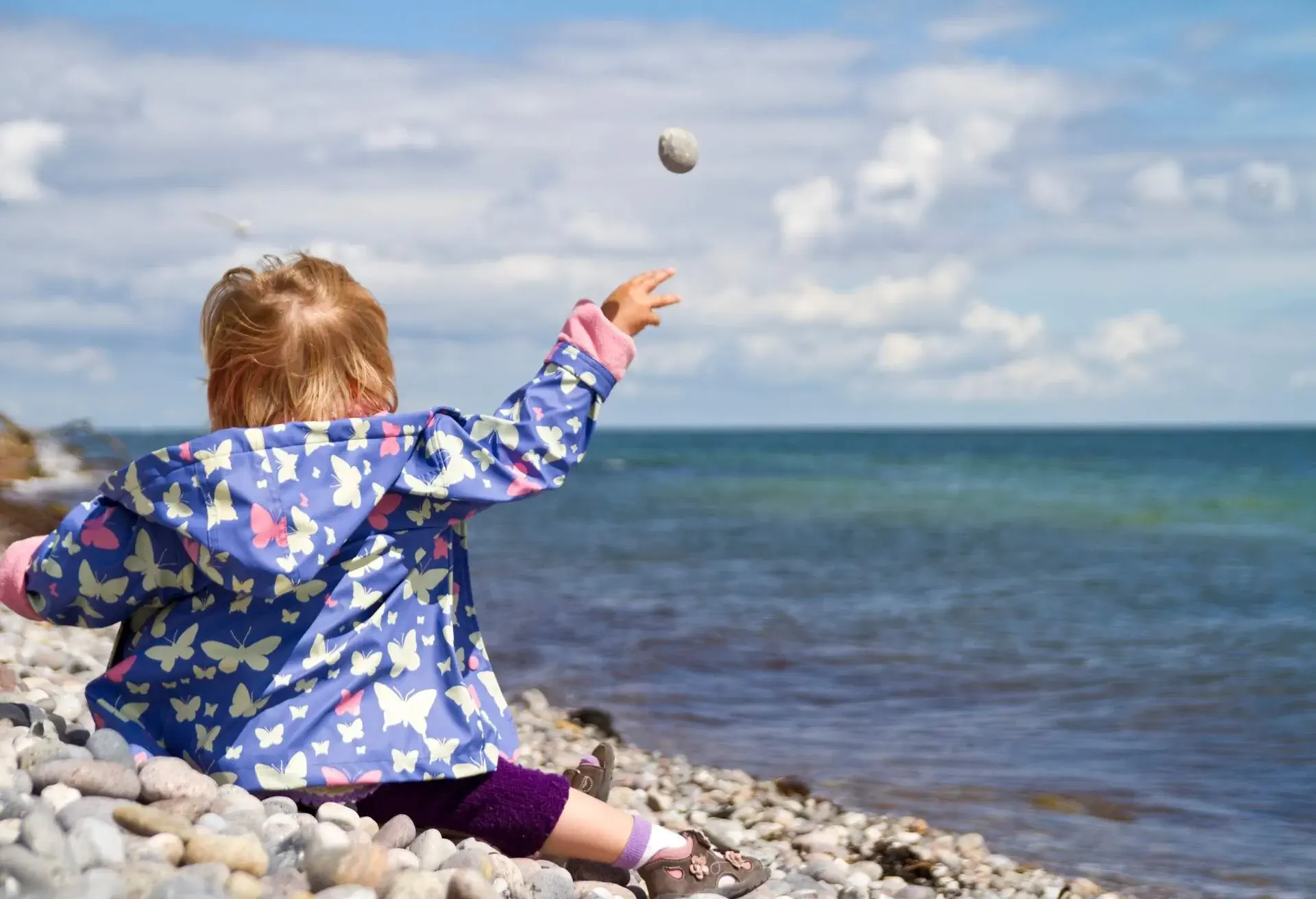 DEST_DENMARK_FYN_FUNEN_THEME_BEACH_PEOPLE_CHILD_GettyImages-186472762