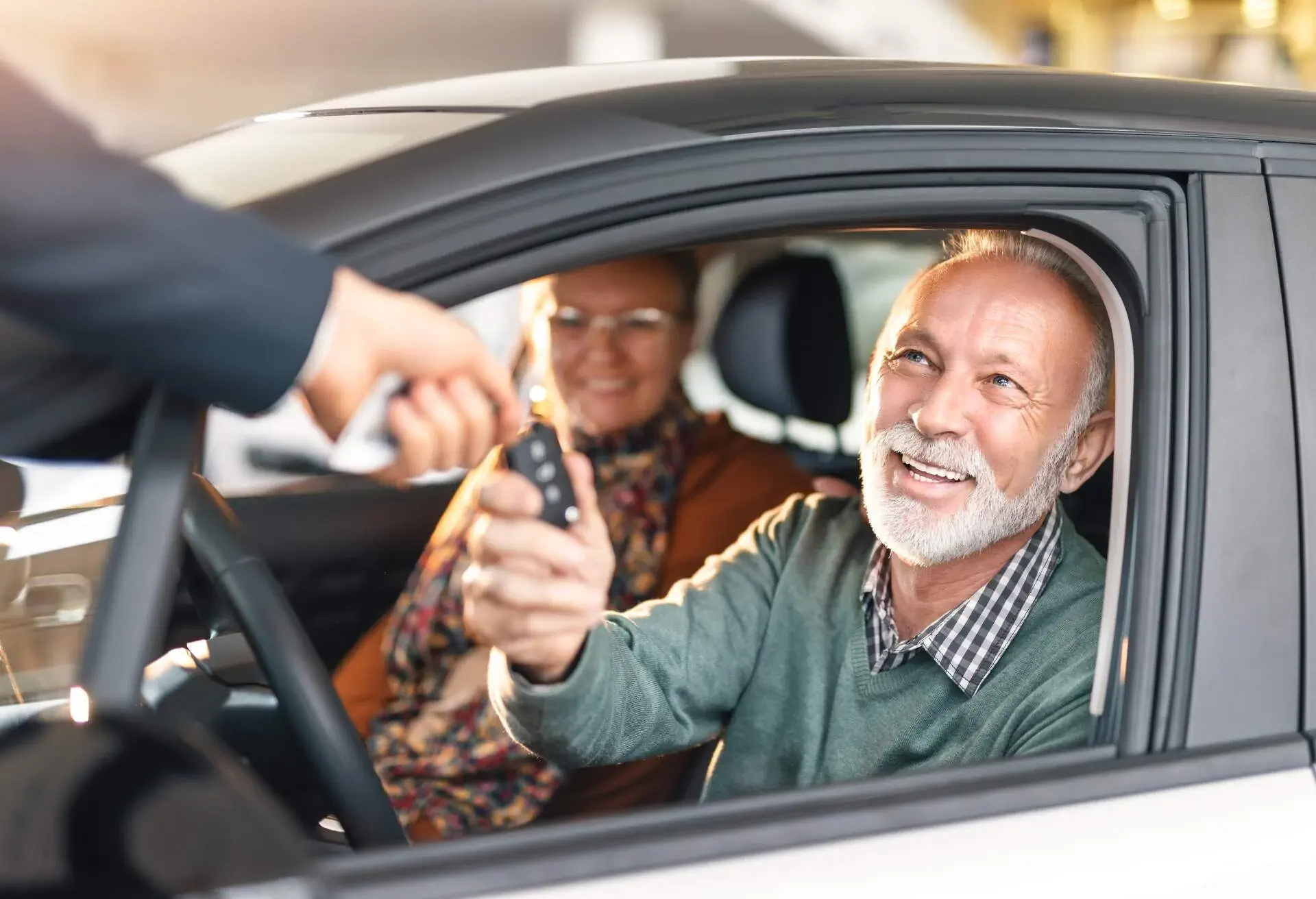 THEME_TRANSPORTATION_CAR_PEOPLE_COUPLE_DRIVING_CAR-KEYS_RENTAL_CAR-RENTAL-GettyImages-985088654