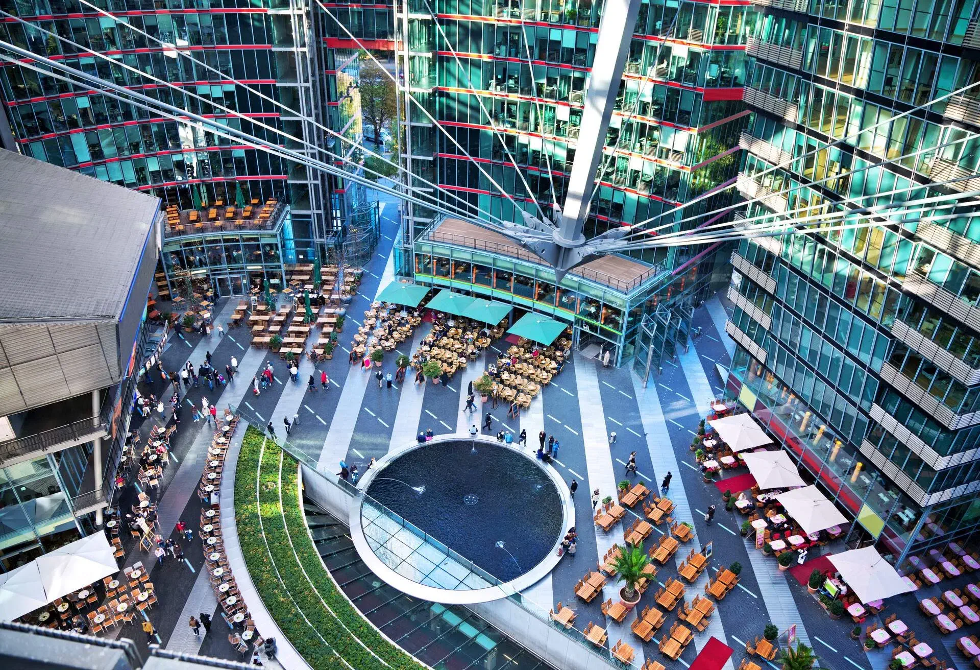 DEST_GERMANY_BERLIN_POTSDAMER_PLATZ_SHOPPING_CENTRE_GettyImages-183425625