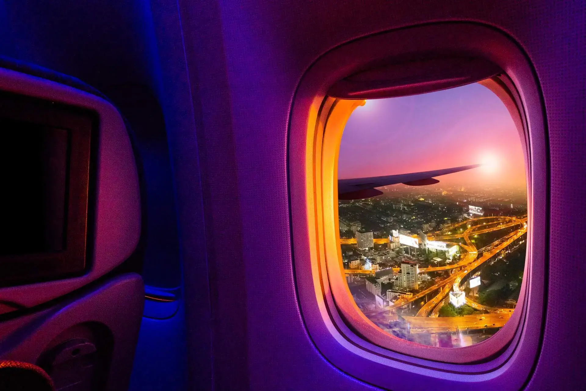 theme_plane-window_shutterstock-portfolio_1382996276_universal_within-usage-period_58951.jpg