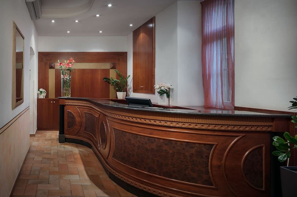 Receptionist