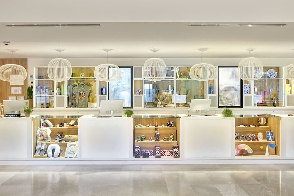 Receptionist