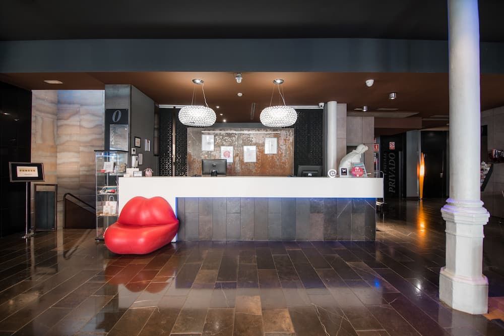 Receptionist