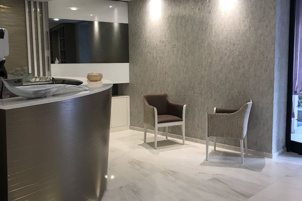 Receptionist