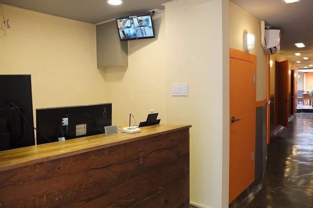 Receptionist