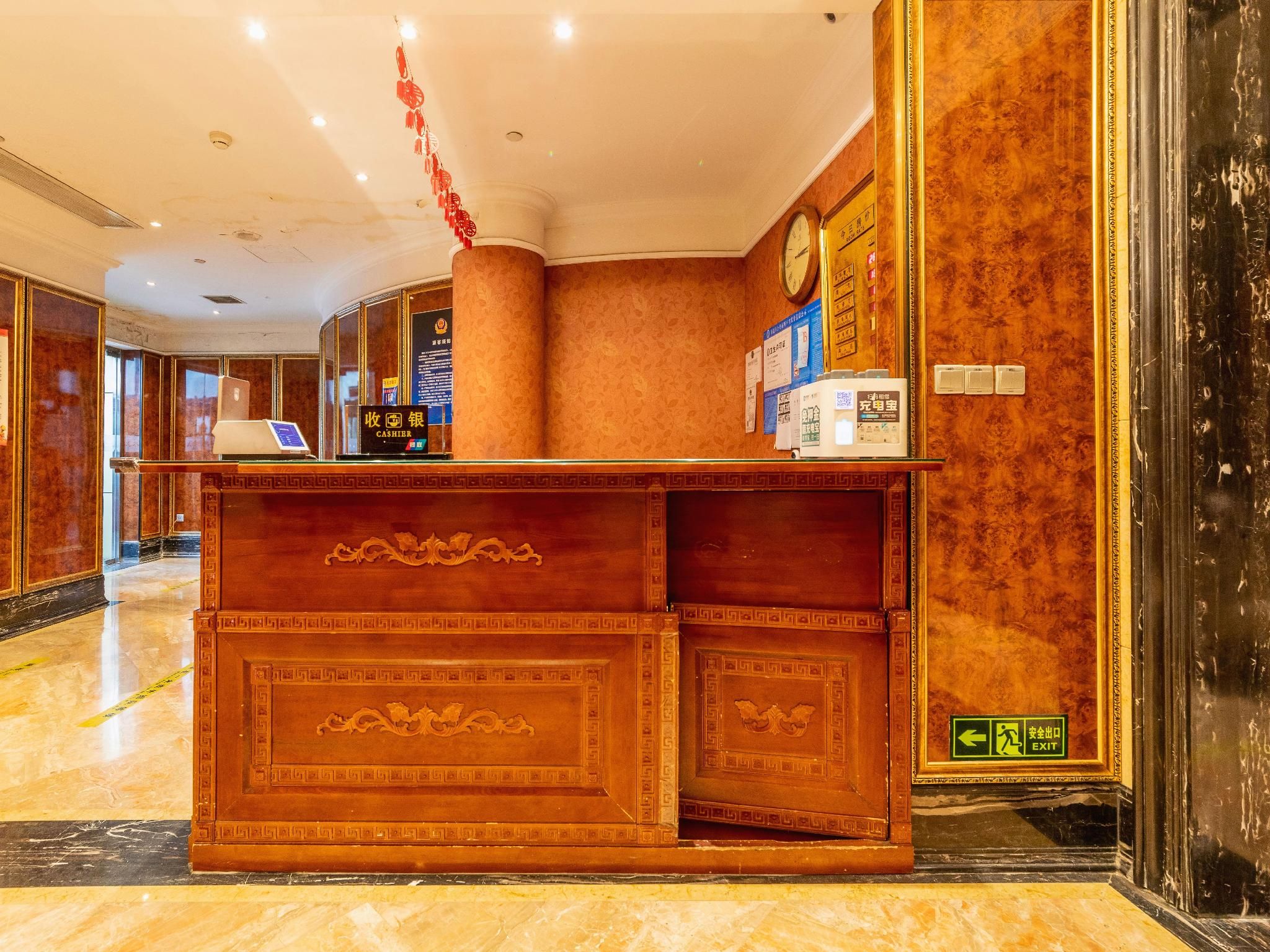 Receptionist
