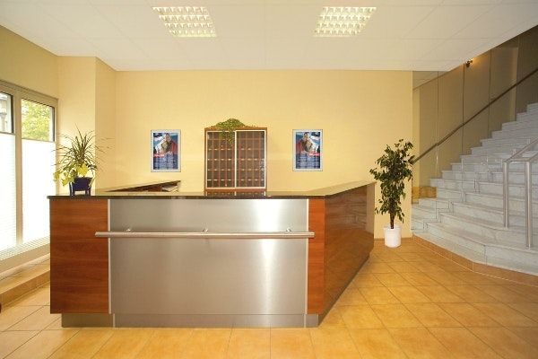 Receptionist