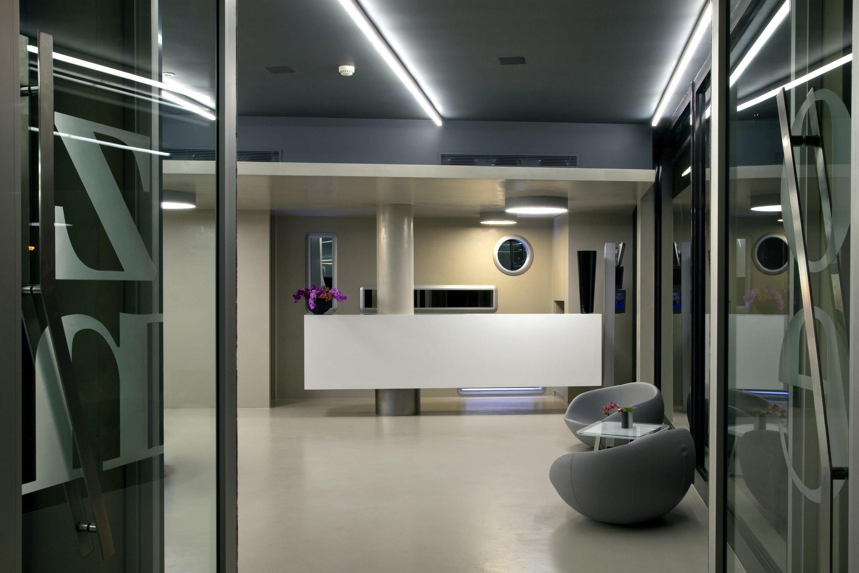 Receptionist