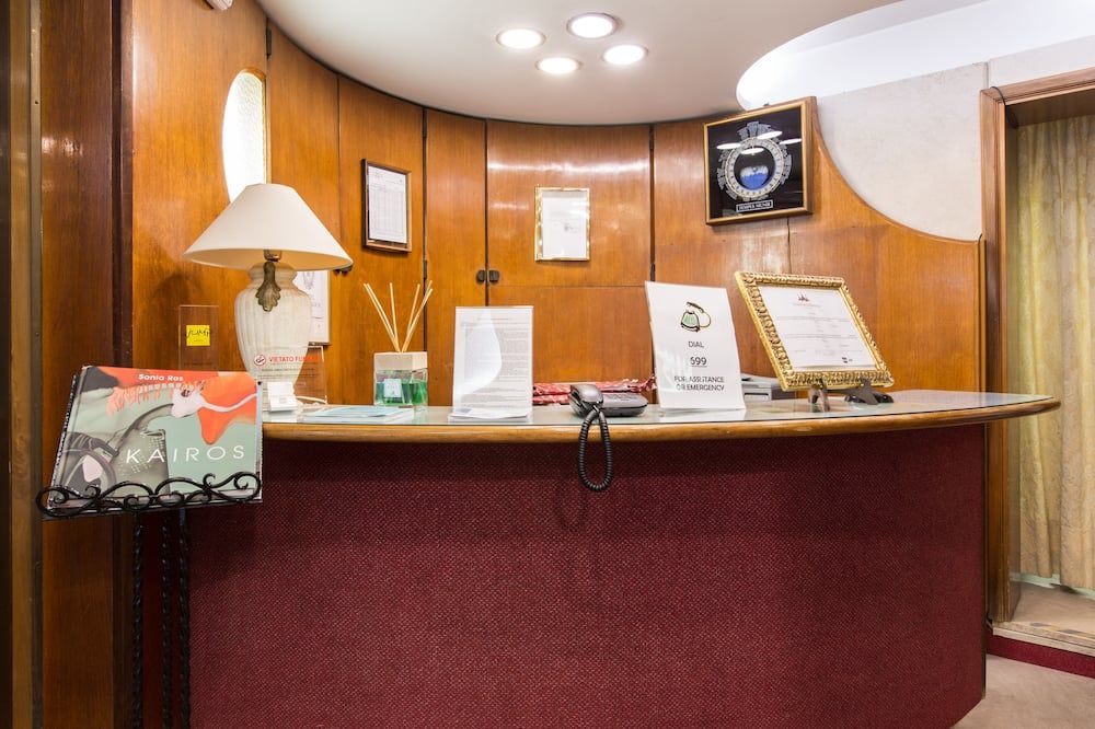 Receptionist