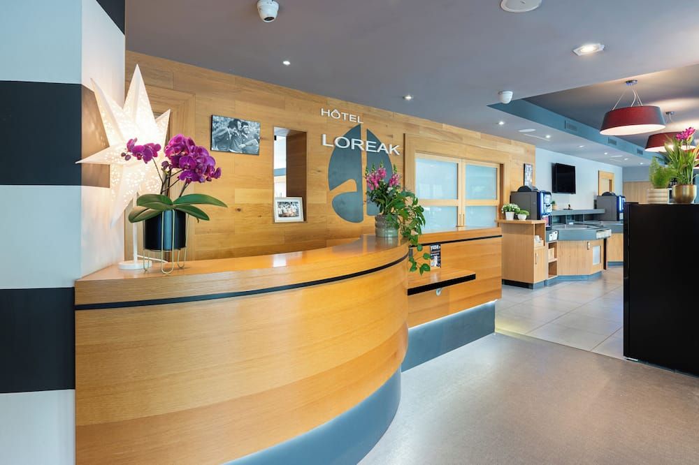 Receptionist