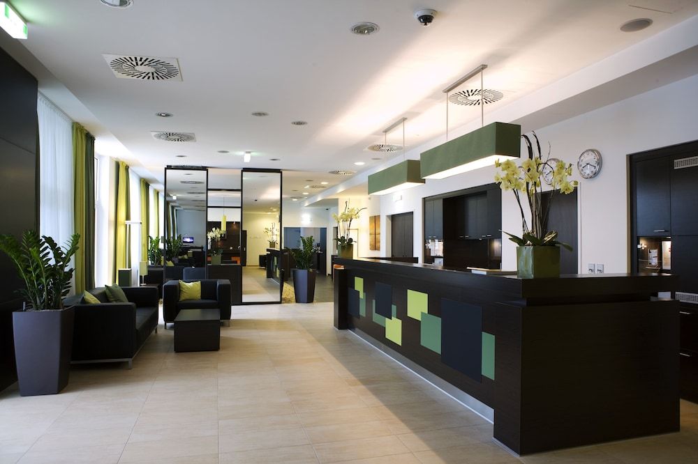 Receptionist