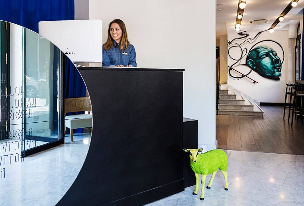 Receptionist